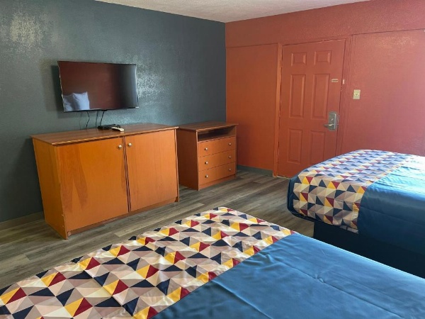 Economy Inn Hot Springs image 5
