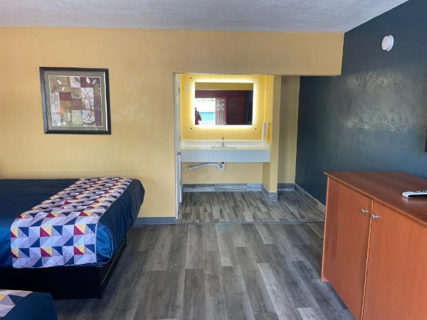 Economy Inn Hot Springs image 7