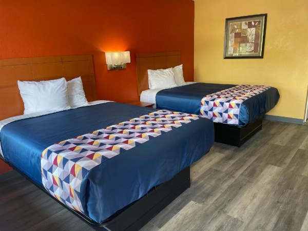 Economy Inn Hot Springs image 8