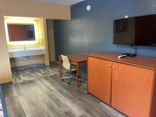 Economy Inn Hot Springs 4