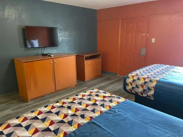 Economy Inn Hot Springs 5