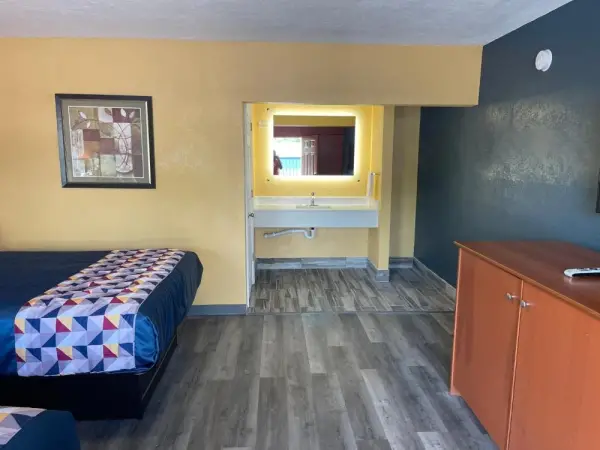 Economy Inn Hot Springs 7